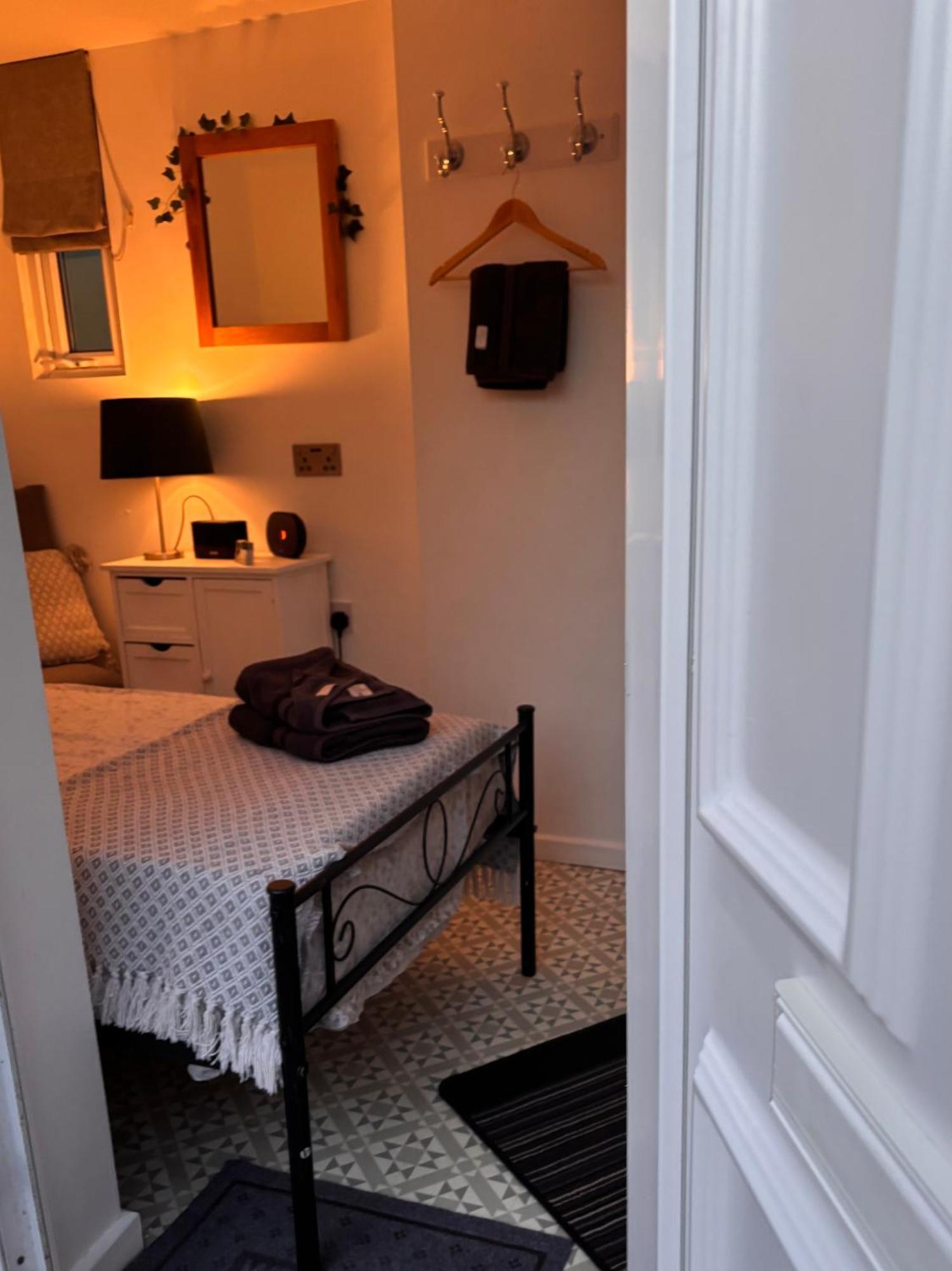 Private Access Small Room In Leicester Free Parking Drinks Exterior foto