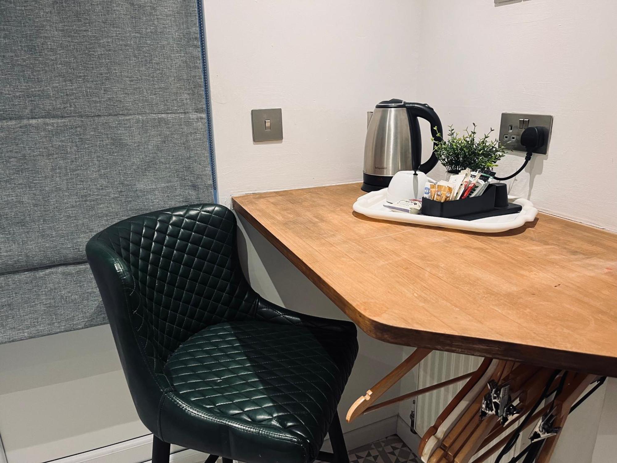 Private Access Small Room In Leicester Free Parking Drinks Exterior foto